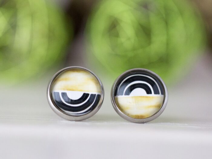 Cabochon Ohrstecker in schwarz beige weiss halbrund