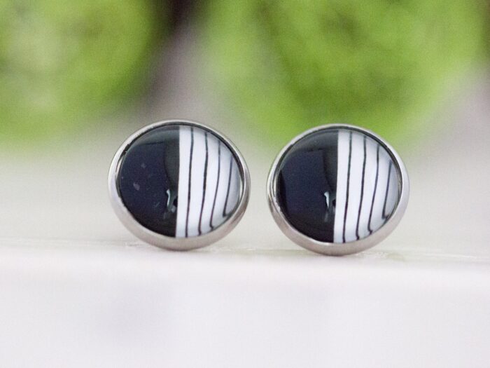 Cabochon Ohrstecker in schwarz weiss